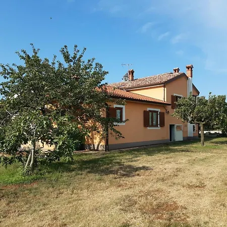 Lena Apartmán *