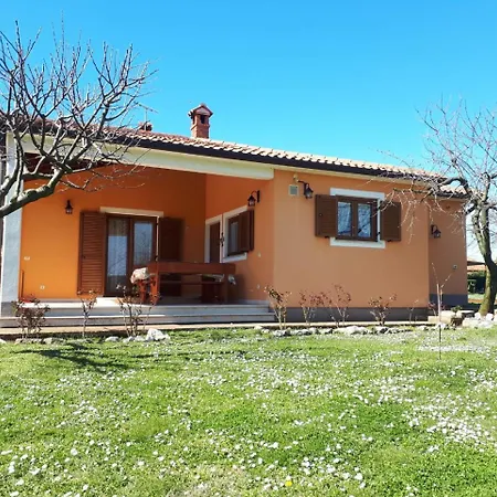Apartman Lena *